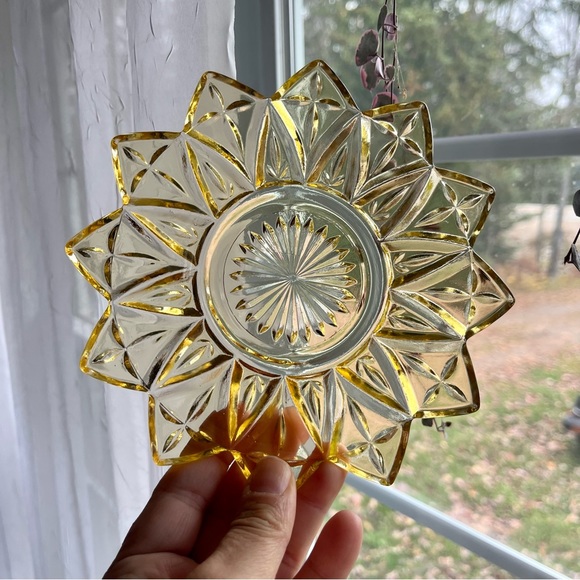 Vintage Federal Clear Amber Glass Petal Sunburst Starburst Appetizer Plate - Picture 4 of 5